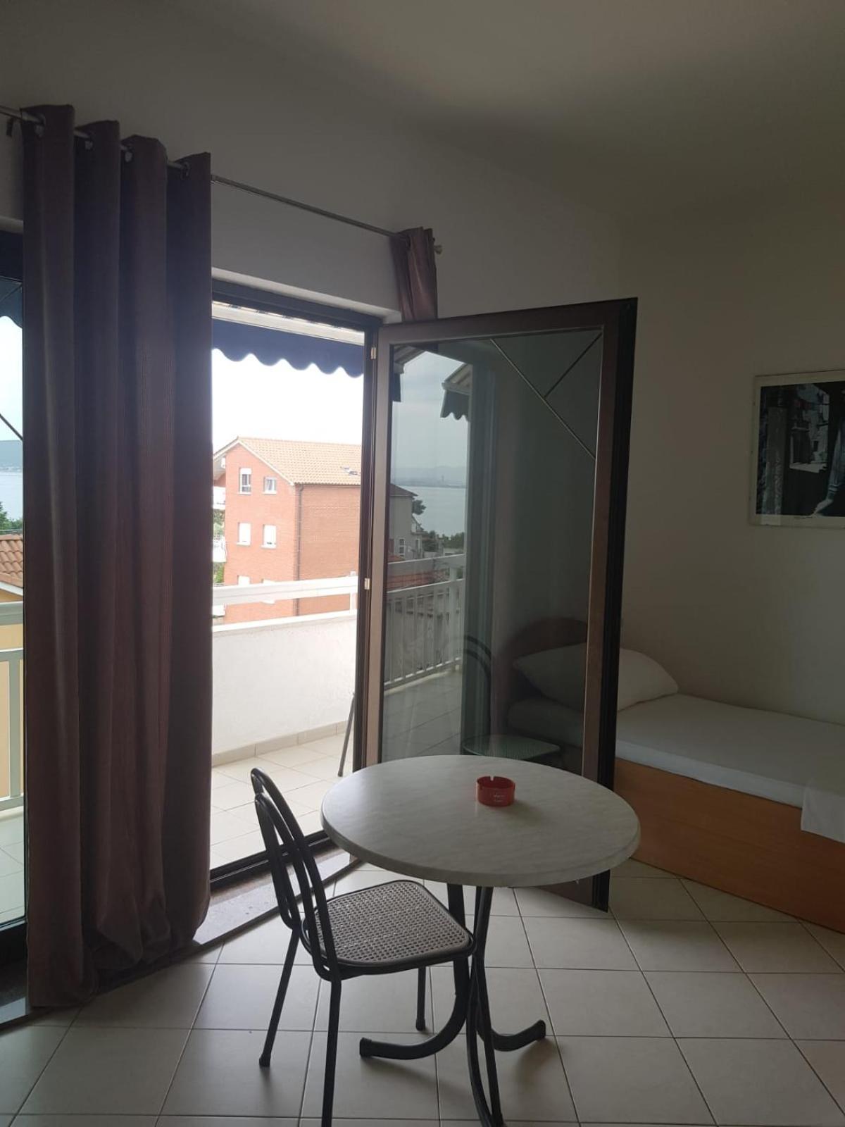 Apartments Ruza Kastela Bilik gambar